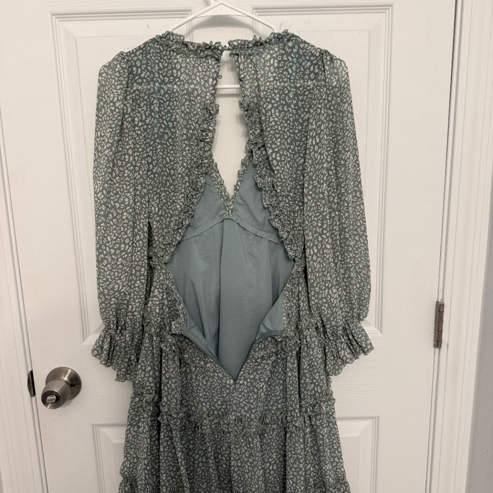 Sage green patterned flowy backless mini dress - image 4